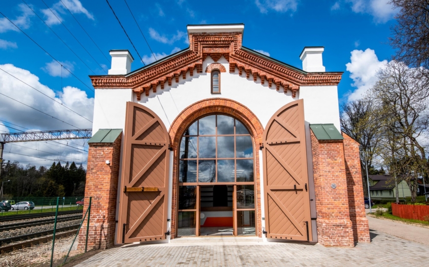 101285662_136385411360492_5647935286194208768_o